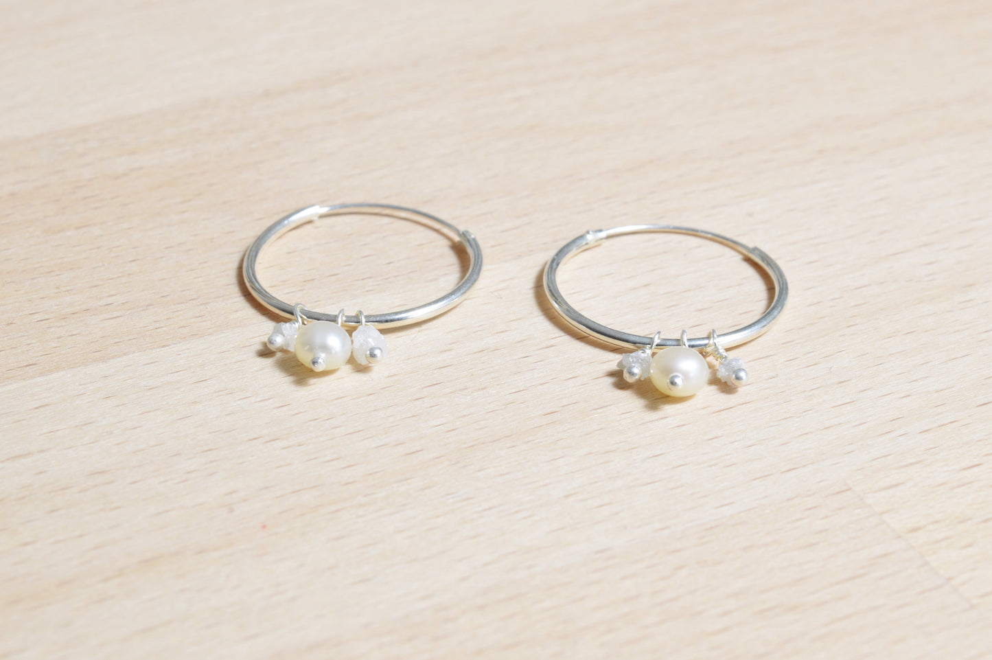 Creolen Ohrringe mit Diamanten und Perle