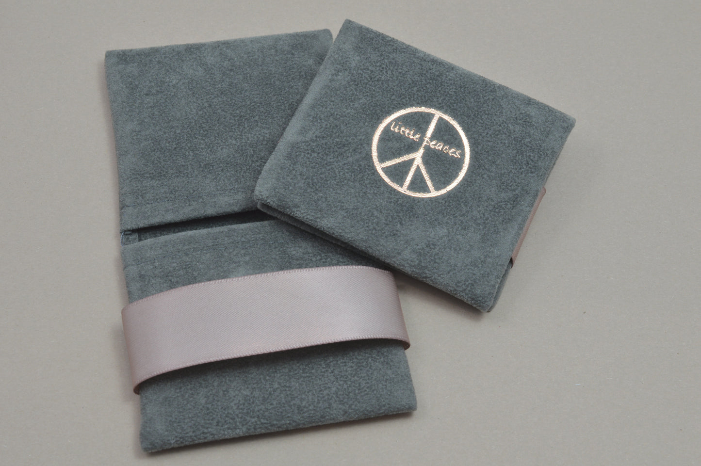 Gewebtes Armband lachsfarben mit bunten echten Edelsteinen