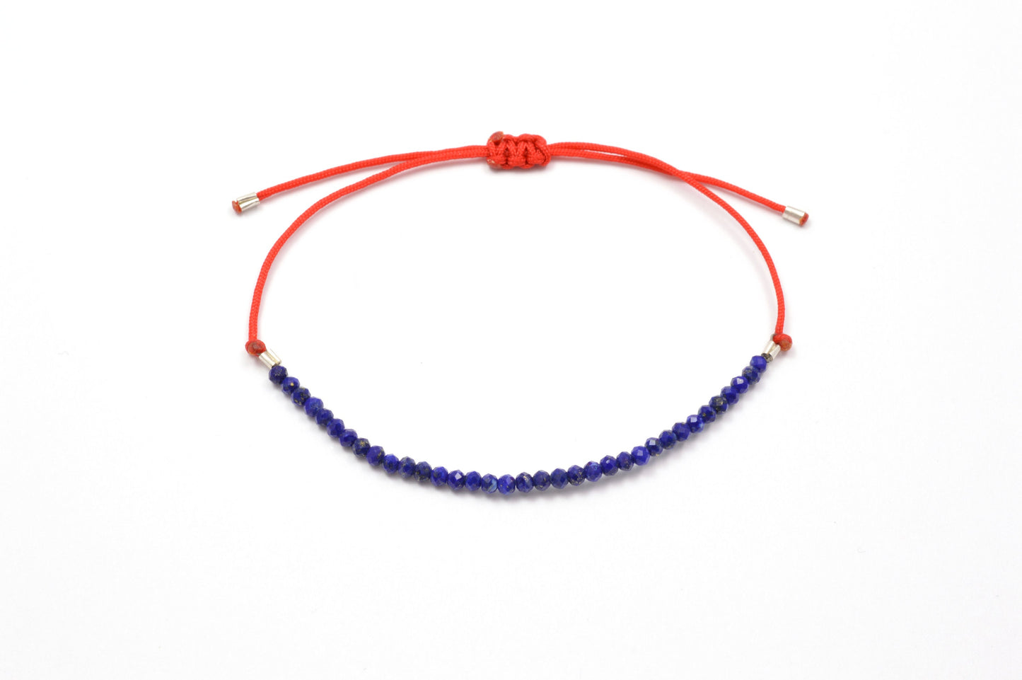 Feines Armband aus facettiertem Lapislazuli blau rot