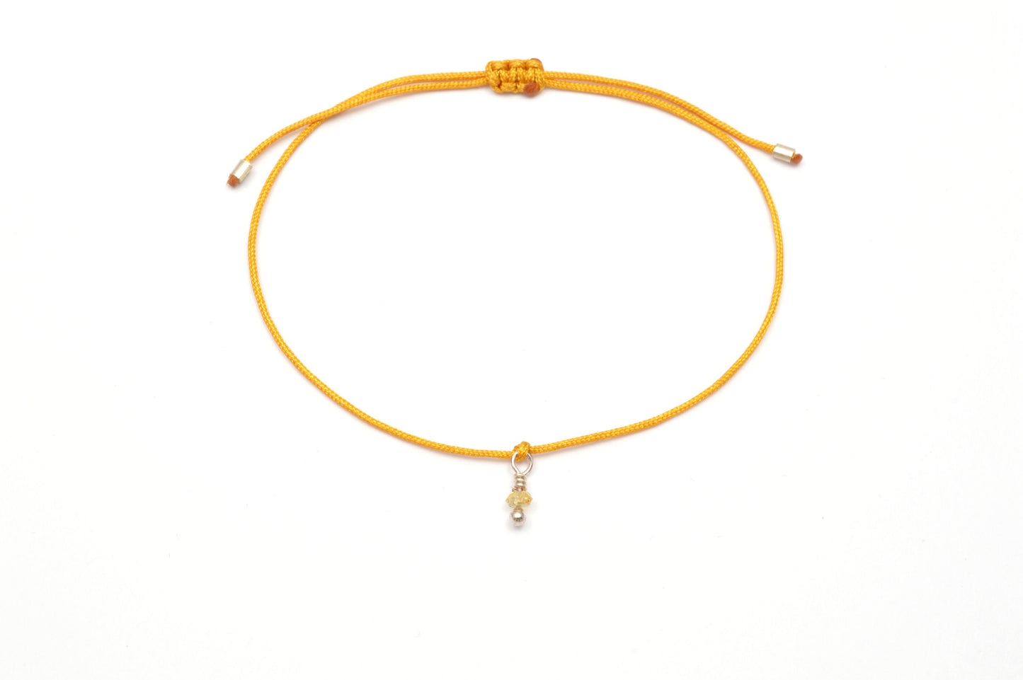 filigranem Citrin Anhänger an farbigen Armband