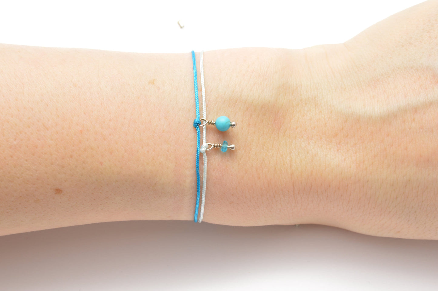filigraner Türkis Anhänger an feinem Armband