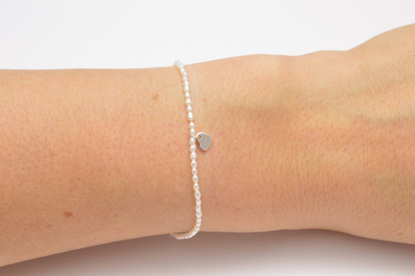 Armband mini Perlen mit mini Herz aus 925 Sterling Silber