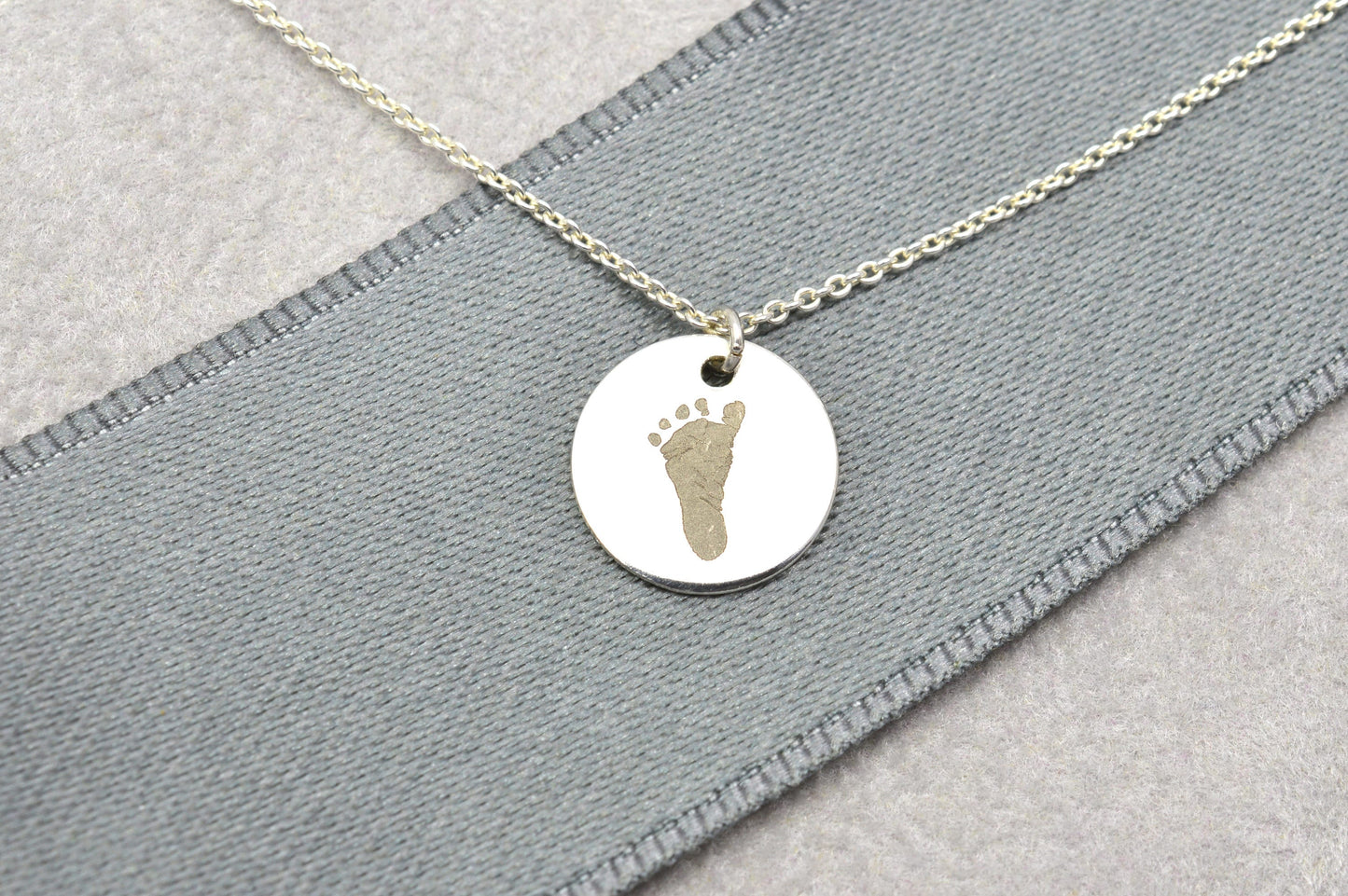 10mm Anhänger Fußabdruck deines Babys an feiner Kette aus 925 Sterling Silber
