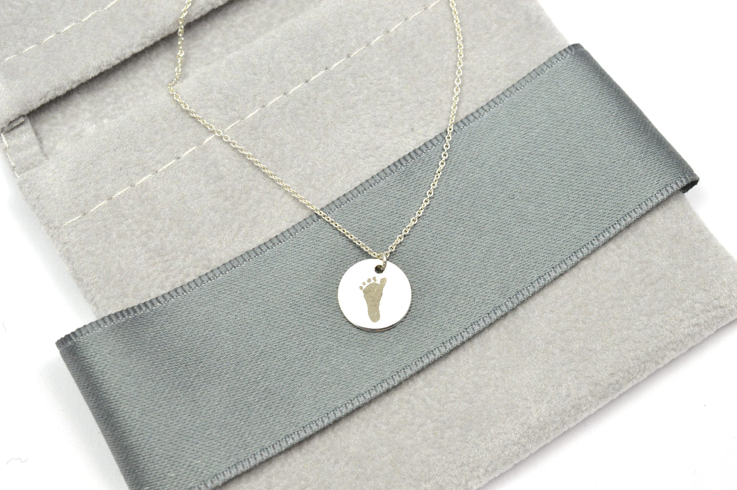 8mm Anhänger Fußabdruck deines Babys an feiner Kette aus 925 Sterling Silber