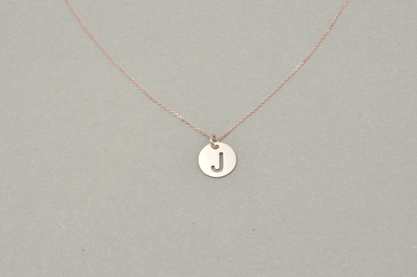 Kette mit Buchstabe im Plättchen - 10mm - 9 Karat Roségold oder Gelbgold