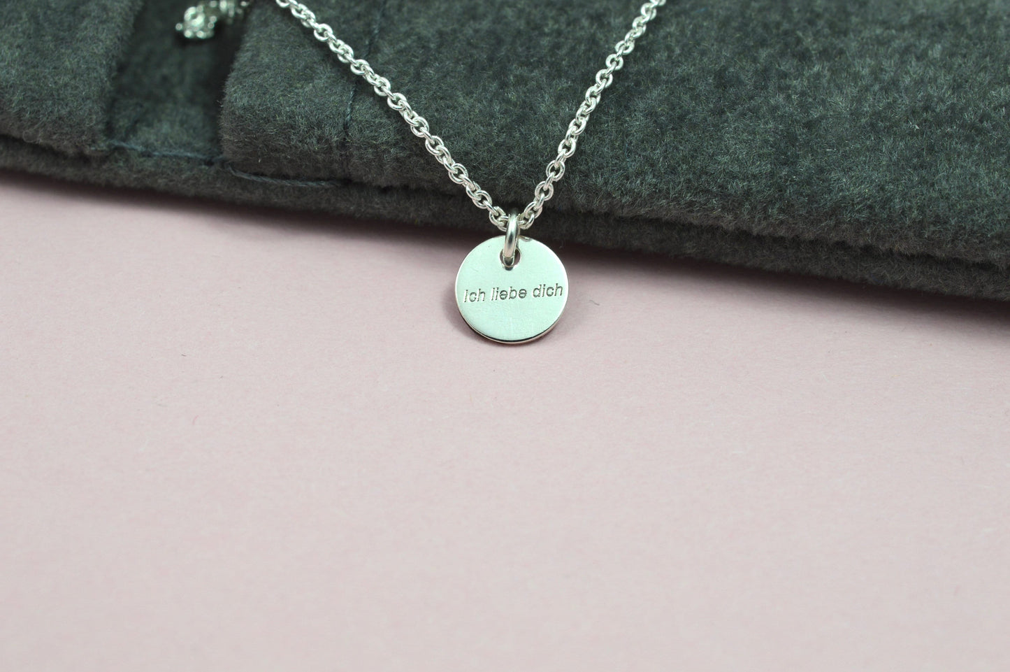 Anhänger 6mm mit Gravur an zarter Kette aus 925 Sterling Silber