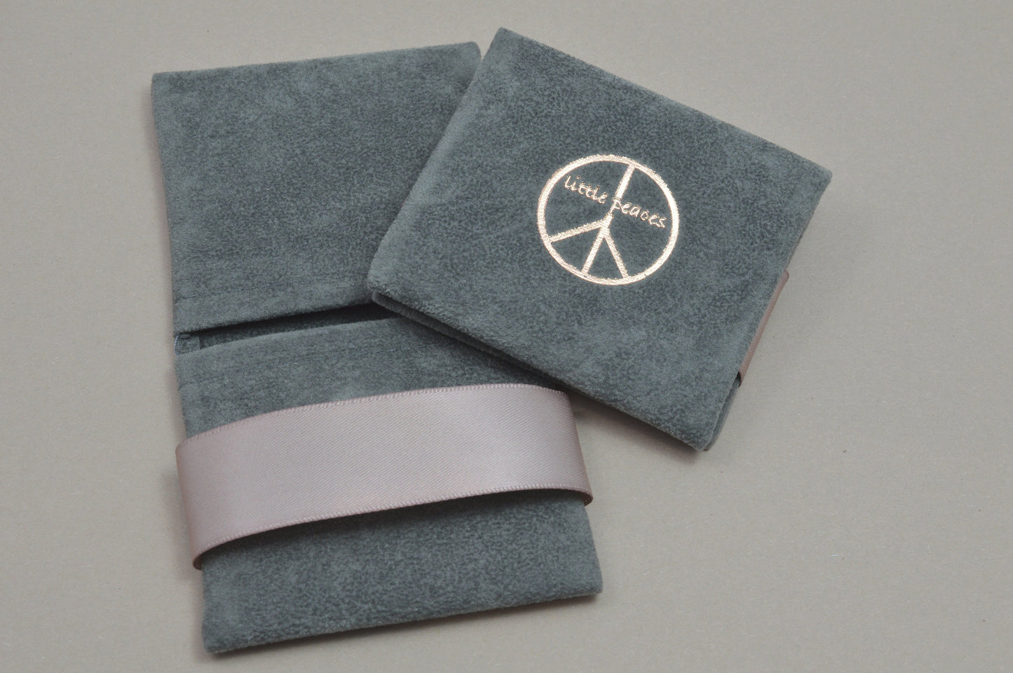 Armband mit Anhänger mit personalisierter Gravur